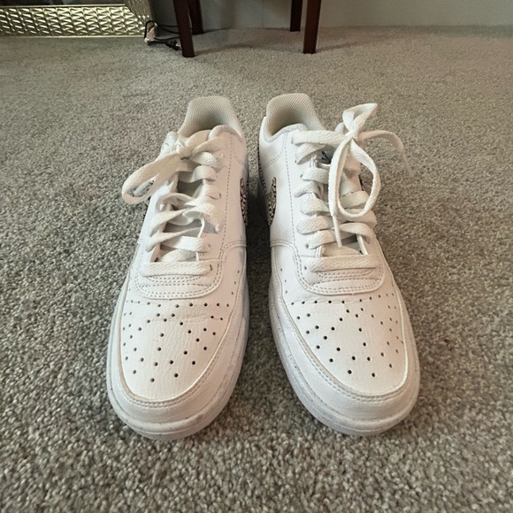 Nike Women's White Sneakers with Patterned Swoosh - Picture 4 of 8